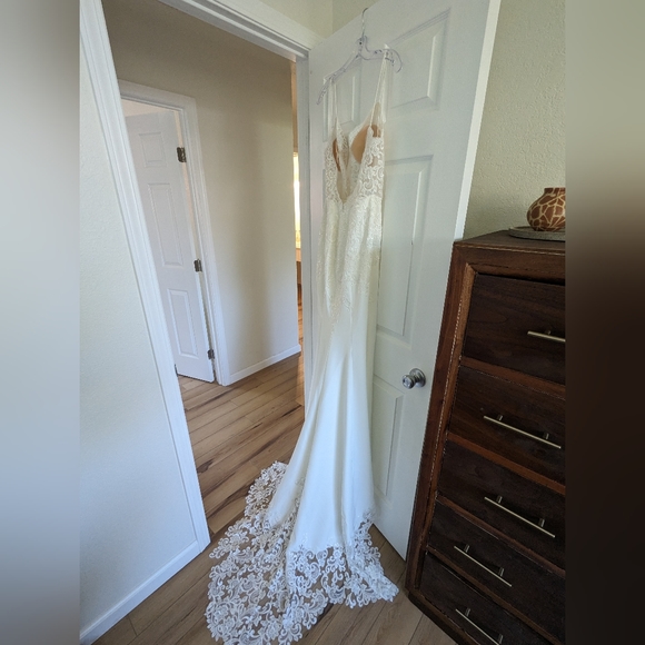 Boutique Wedding Dress (never worn) - Picture 6 of 11